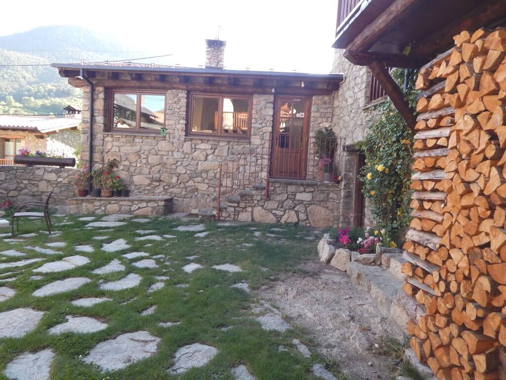 Era ceretana empedrada de la casa